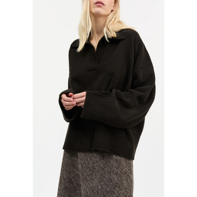 Skall Studio Dean V-Neck Jumper