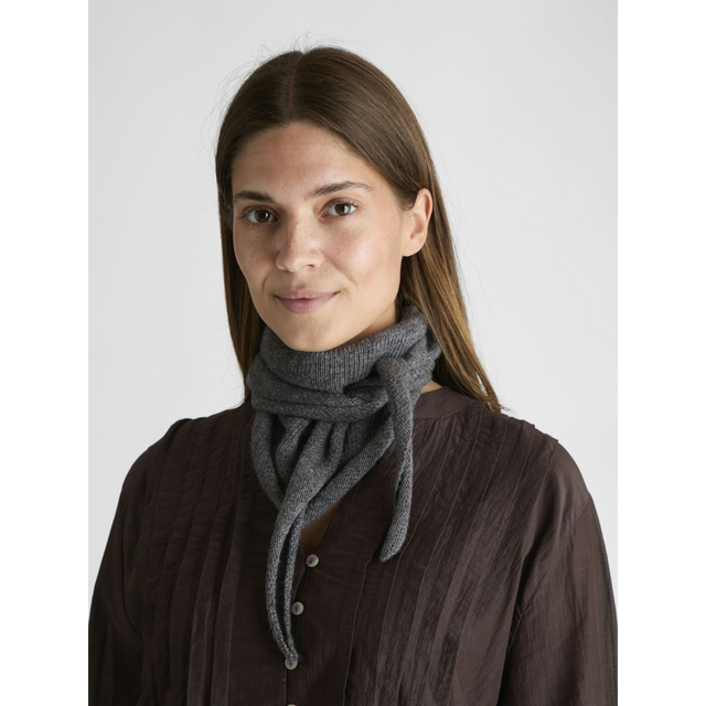 Neo Noir Misty Knit Scarf