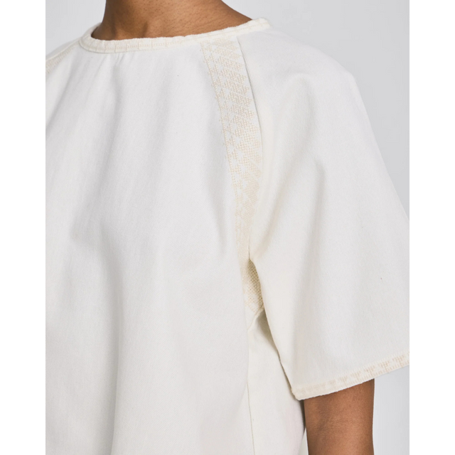 Smuk kortærmet twill bluse fra Gai Lisva - detaljer