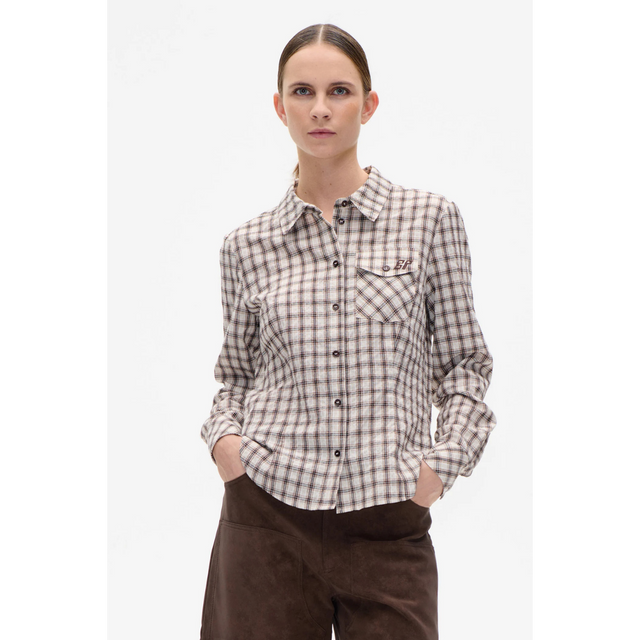Smuk ternet Mena Shirt fra Baum und Pferdgarten - model